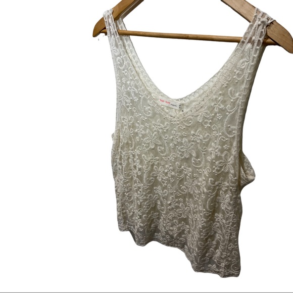 LOVE TREE HAPPENS IVORY CREAM LACE SHEER FLORAL SCOOP NECK TANK BLOUSE - Picture 11 of 13